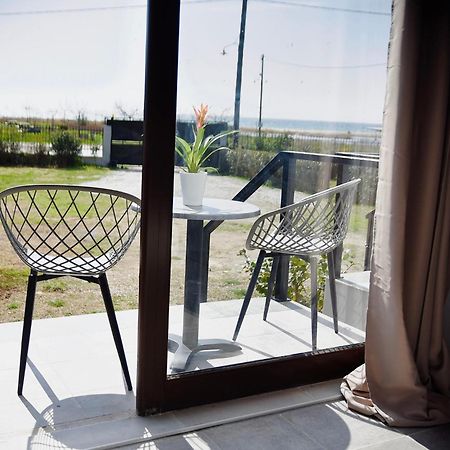 Room Nine 9 Beachfront Apartments Nea Kallikrateia 外观 照片