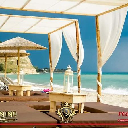 Room Nine 9 Beachfront Apartments Nea Kallikrateia 外观 照片