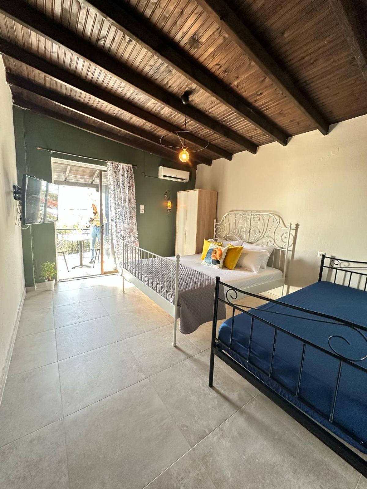 Room Nine 9 Beachfront Apartments Nea Kallikrateia 外观 照片