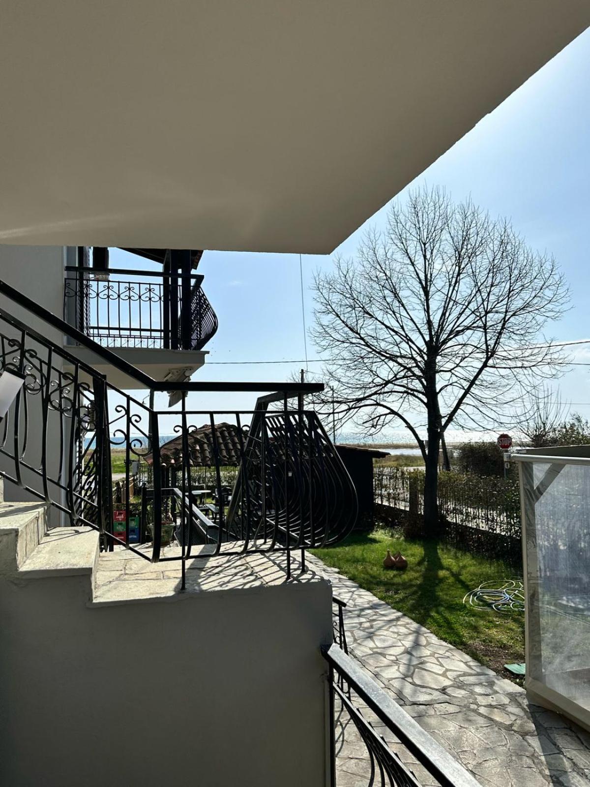 Room Nine 9 Beachfront Apartments Nea Kallikrateia 外观 照片