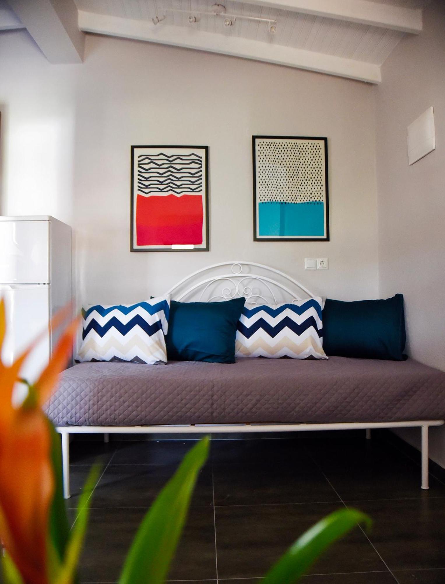 Room Nine 9 Beachfront Apartments Nea Kallikrateia 外观 照片