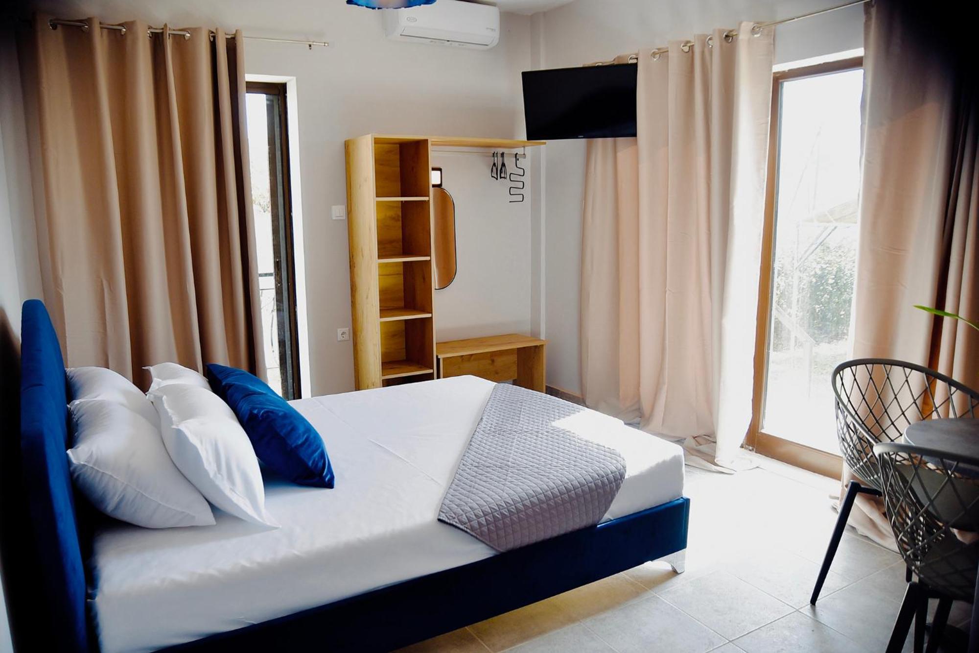 Room Nine 9 Beachfront Apartments Nea Kallikrateia 外观 照片