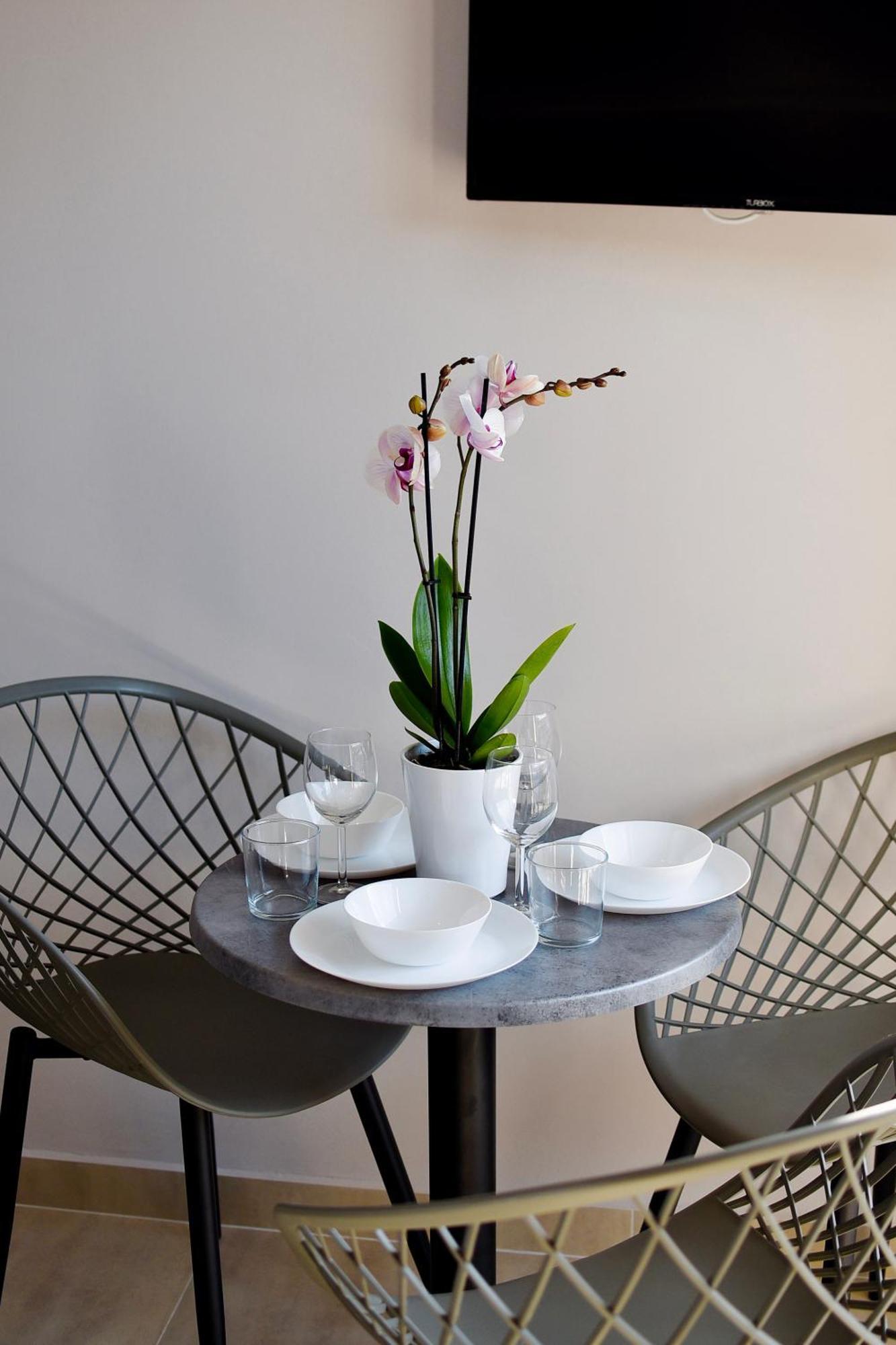 Room Nine 9 Beachfront Apartments Nea Kallikrateia 外观 照片