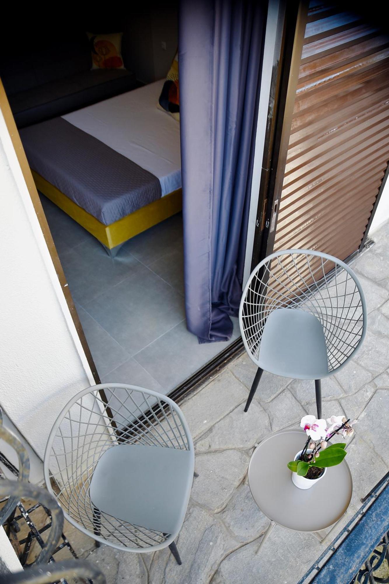 Room Nine 9 Beachfront Apartments Nea Kallikrateia 外观 照片