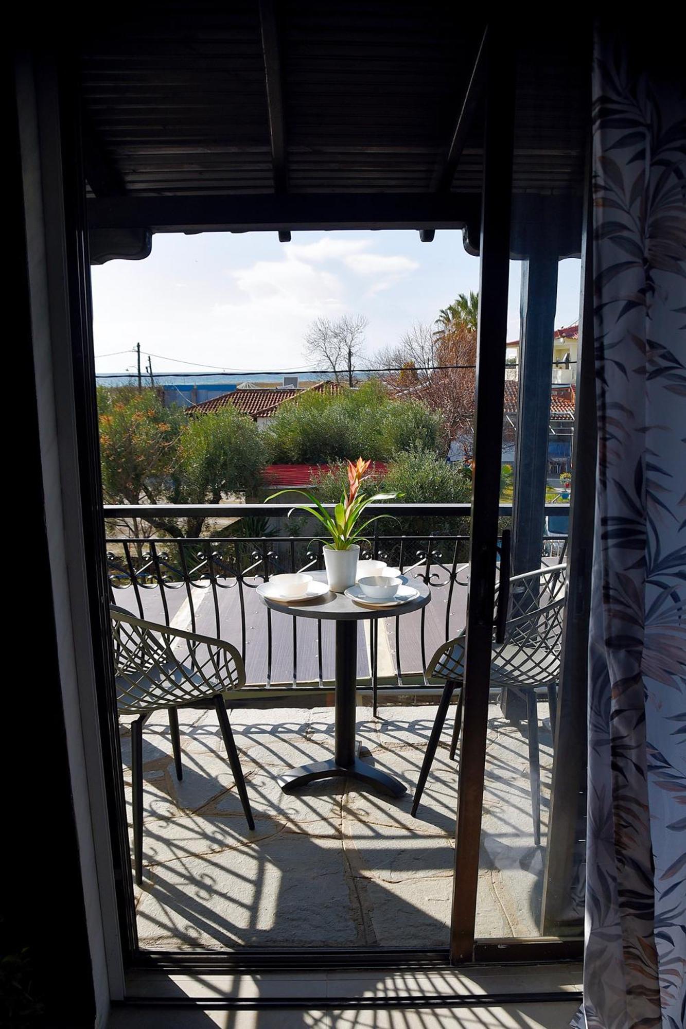 Room Nine 9 Beachfront Apartments Nea Kallikrateia 外观 照片