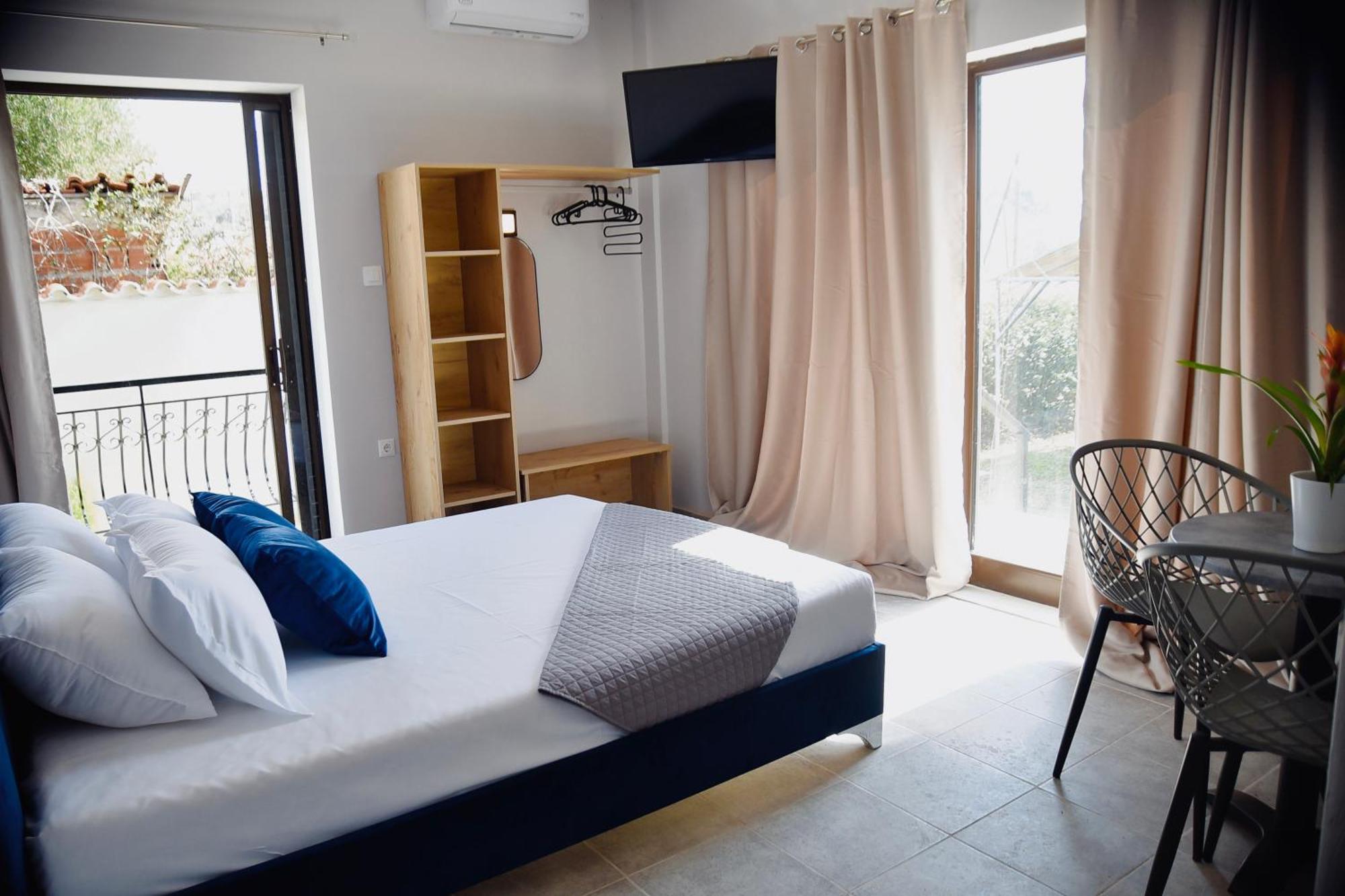 Room Nine 9 Beachfront Apartments Nea Kallikrateia 外观 照片