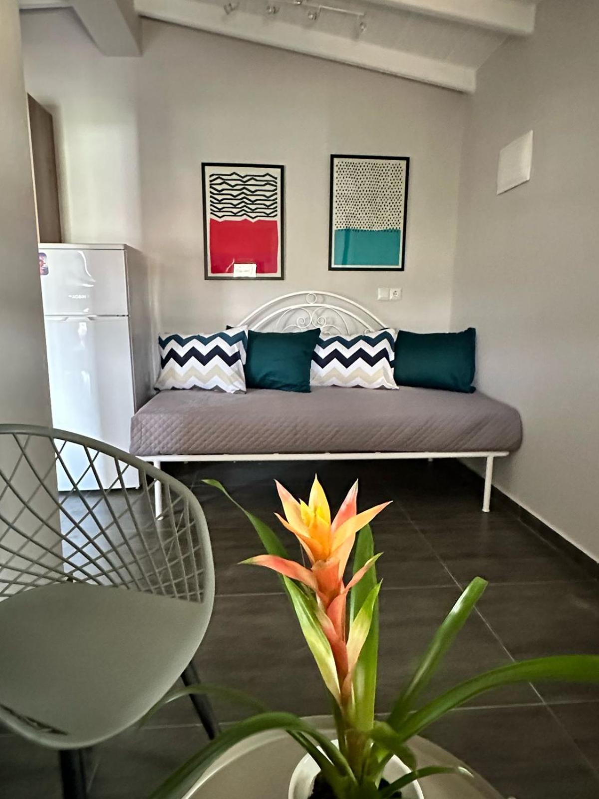 Room Nine 9 Beachfront Apartments Nea Kallikrateia 外观 照片