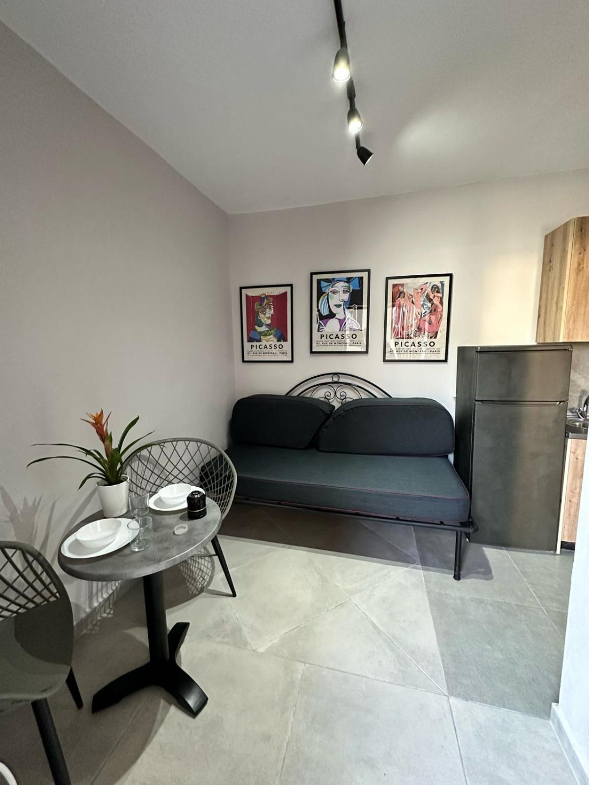 Room Nine 9 Beachfront Apartments Nea Kallikrateia 外观 照片