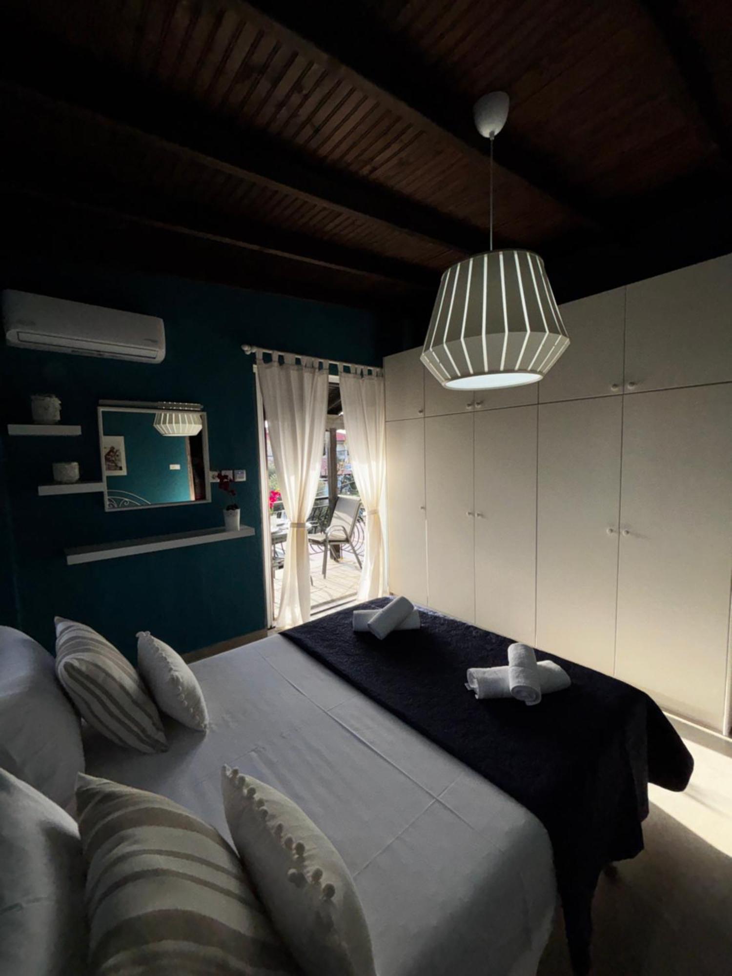 Room Nine 9 Beachfront Apartments Nea Kallikrateia 外观 照片