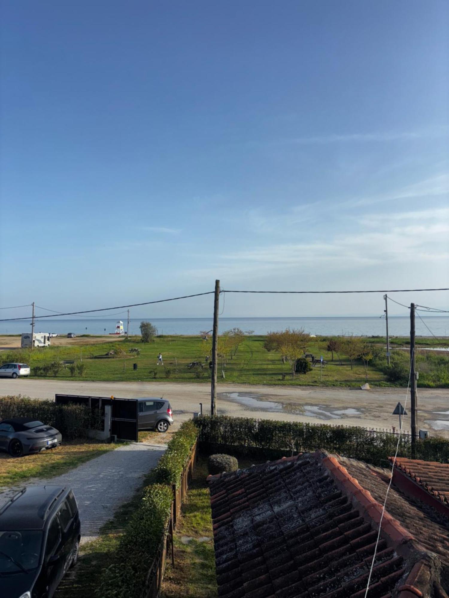 Room Nine 9 Beachfront Apartments Nea Kallikrateia 外观 照片